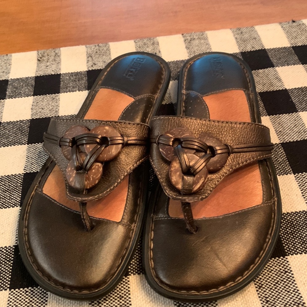Born sandals size 9 excellent condition hardly worn